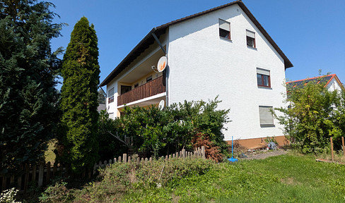 Triplex house in an exceptionally quiet and prime location.