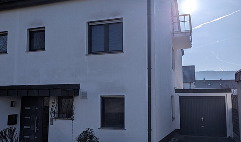 Renovated detached house in Leonberg-Ezach, available immediately, commission-free, including fitted kitchen.