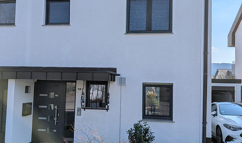 Provisionsfrei: Sanierte DHH in Leonberg-Ezach inkl. EBK