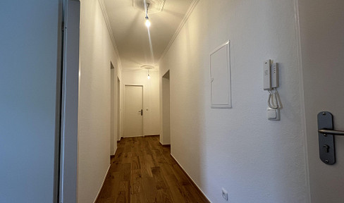 Stylish 3-room apartment near Helmholtzplatz – newly renovated and ready to move in.