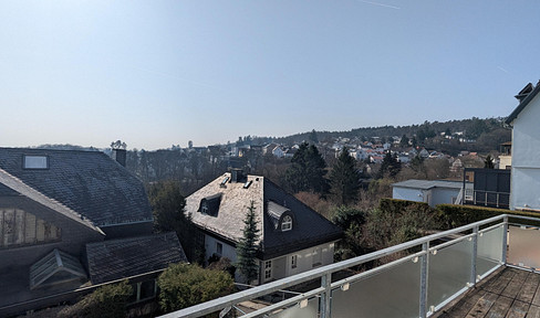 154 m² maisonette apartment with a skyline view and 4 bedrooms – ideal for shared living or a home office.