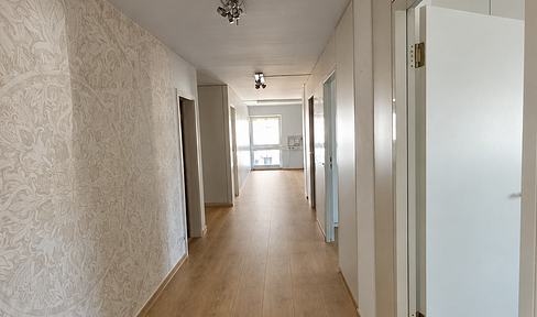 125 square meters in the city center, suitable for: shared office space, startups, studios, or medical practices.