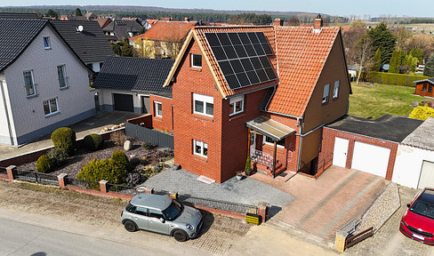 Well-maintained single-family or two-family house for sale in Lauingen (Königslutter).