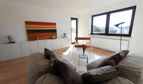 Reserved: Renovated 3-room apartment with a wide view in Augsburg. Available immediately, and no agent fees.