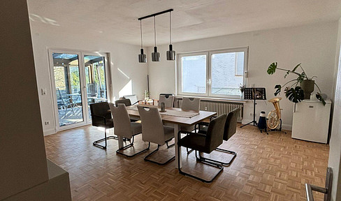 Naturnahe, charmante Wohnung  4 ZKB mit Wintergarten und Ausblick ins Grüne