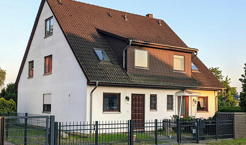 Renovated semi-detached house with a garden in Berlin-Mahlsdorf.