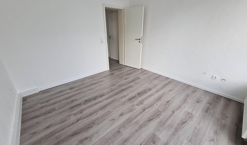 Beautifully renovated 1.5-room ground-floor apartment.