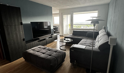 Modern 3.5 (4)-room apartment with a balcony, located in a natural setting and offering a particularly comfortable living experience.