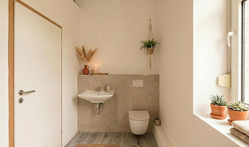 Spacious ground-floor apartment with a terrace, ideal for families or shared living arrangements.