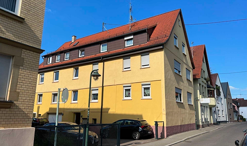 Bright, renovated 2.5-room attic apartment (66 m²) in a central location in Fellbach.