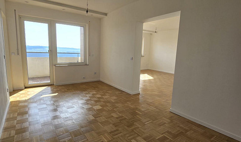 Frisch renovierte 4-Zimmer-Wohnung mit Südbalkon und traumhaftem Weitblick über das Blautal