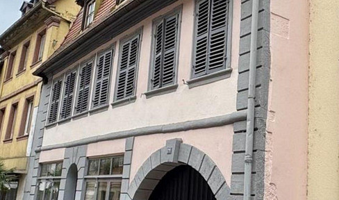 Attractive 116 m² commercial space – ideal for a café, shop, or practice | Located in the pedestrian zone of Neustadt.