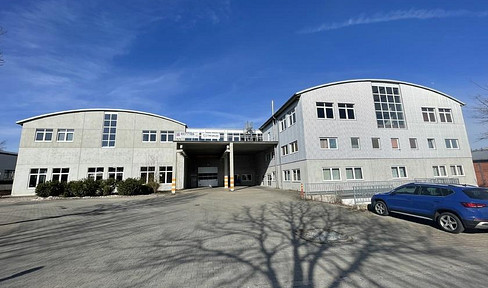 Commercial hall with good transport links in the Siegenburg area.