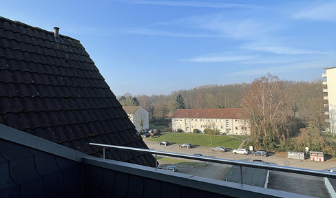 Cozy 2-room attic apartment with parquet flooring and a beautiful view.