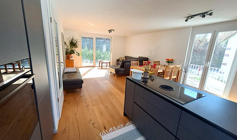 Commission-free and available immediately: Like-new 2-room apartment (energy efficiency class A+).