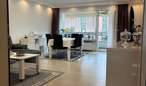 No fees: Bright 3-room apartment (75 sq m) with a south-facing balcony, located in the center of Kaarst.