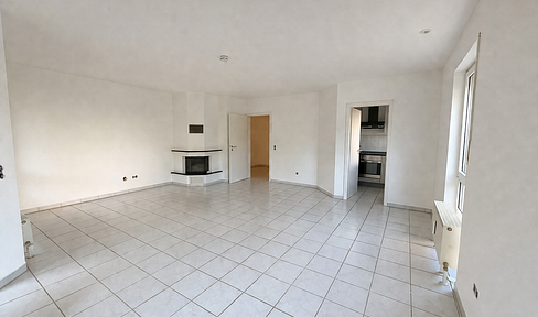 Well-maintained maisonette apartment with a fireplace and a sunny terrace.