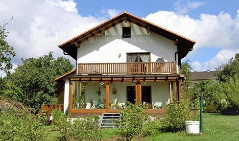 Two-family house including a 1700 square meter plot of land in Engelsberg.