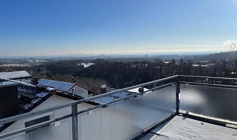 Exclusive penthouse apartment with stunning skyline views of Frankfurt and a winter garden – available commission-free in Mammolshain.