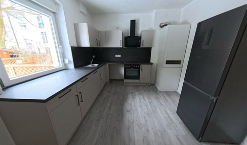 First occupancy near the city center: 4-room apartment including a new kitchen.