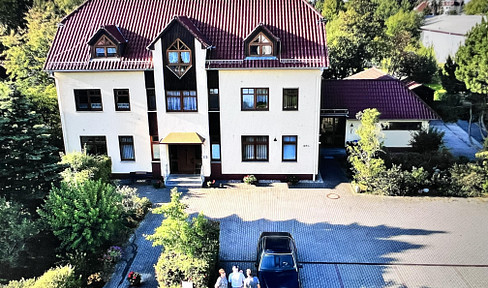 Attractive multi-family house / residential and commercial building! NO COMMISSION!