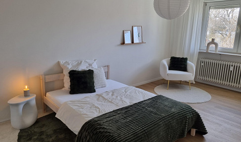 Erstbezug nach Renovierung- 5 WG-Zimmer zu vermieten - mit großem Balkon