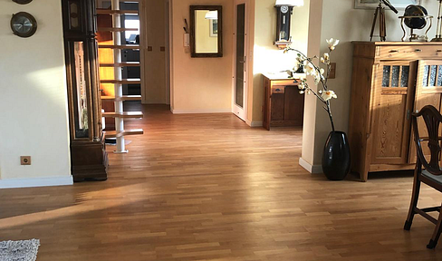 Strandnahe Maisonette-Wohnung: 93 m² Wohnfläche + 73 m² Dachgeschoss, 2 Terrassen & Garage