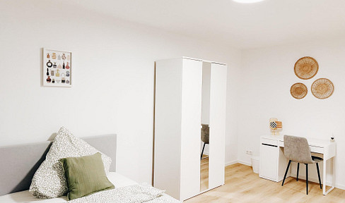 Helles Apartment mit Terase (Frisch saniert + Vollmöbliert)