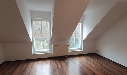 DG-Wohnung 2.OG 1,5 Zimmer + Spitzboden - grün & hell - gepflegt und bezugsfrei