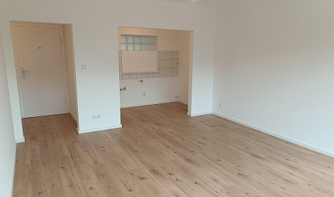 Kapitalanlage: renovierte 2-Zimmer Wohnung mit Balkon und Aufzug - bezugsfrei - 2 Einheiten verügbar