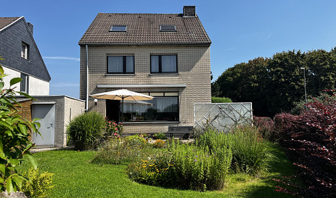Freistehendes, großes EFH mit schönem Ausblick, Garage, Erbpachtgrundstück