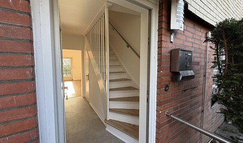 Spacious terraced house with a garden and plenty of usable space, located in a quiet area of Bramfeld.