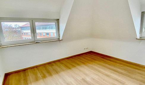 Helle 4 Zimmer DG-Wohnung in Stuttgart Ost