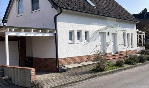 Detached single-family house with a separate apartment; Non-smoking house, well-maintained, comfortable, and bright.