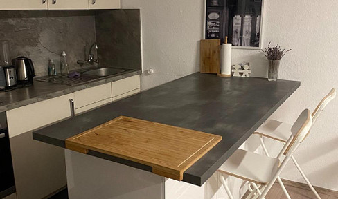 Modernized apartment in the Schwetzingerstadt district, featuring a beautiful built-in kitchen.