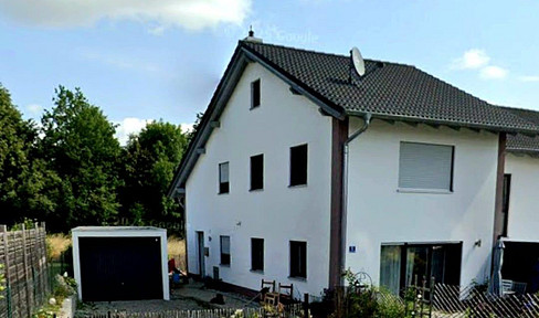 Semi-detached house with a loft in the attic, a garden, and a garage. *For sale by owner.*