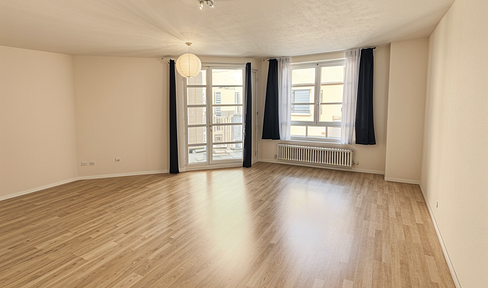 PROVISIONSFREI: Sanierte 2-Zi-Wohnung in Reutlinger Altstadt– hell, ruhig und charmant geschnitten