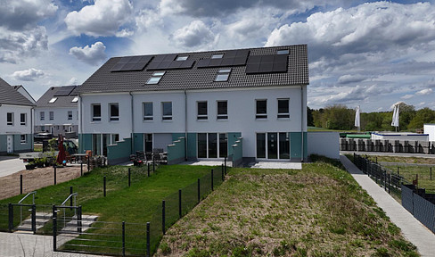 Exklusives Neubau-Reihenmittelhaus (KfW 40 QNG) mit PV-Anlage, Garten und moderner Einbauküche
