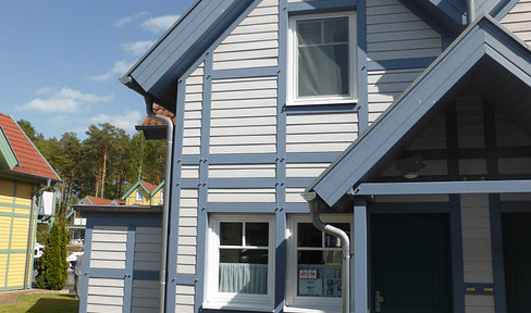 Vacation home with its own boat dock in the harbor village of Rheinsberg.