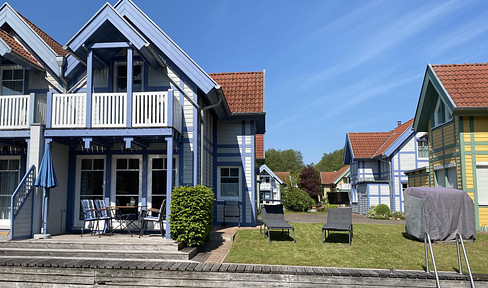 Vacation home with its own boat dock in the harbor village of Rheinsberg.
