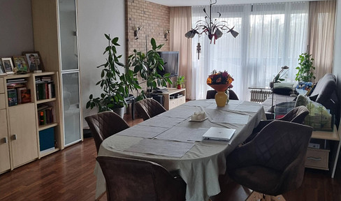 Attractive 4-room apartment with balcony.