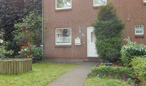 Charming semi-detached house in the middle of town, with a converted attic.