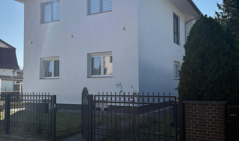 Single-family house / Two-family house in Reinickendorf, Tegel Süd, available without commission.