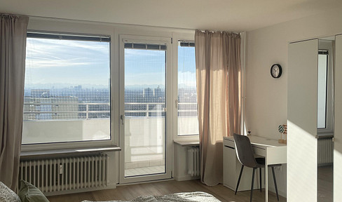 First occupancy after renovation: 4-room shared apartment in Munich, fully furnished, with views over the rooftops.