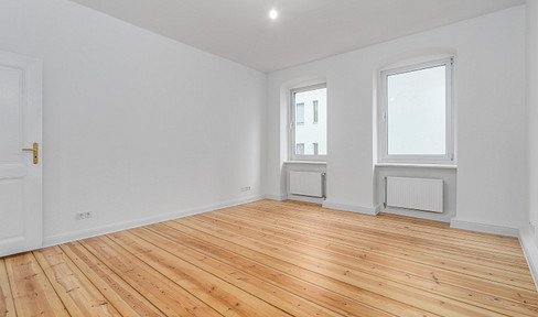 Erstbezug nach Sanierung: Moderne 4-Zimmer-Altbauwohnung in idyllischer Hoflage