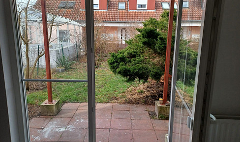 Bright 2-room apartment with a terrace and private garden, plus a parking space.