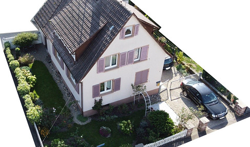 Well-maintained single-family house with potential, located in a quiet area.