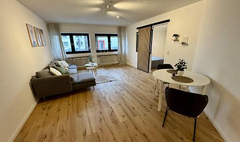 Newly renovated, furnished 2-room apartment in Cologne Raderthal, featuring parquet flooring and a parking space.