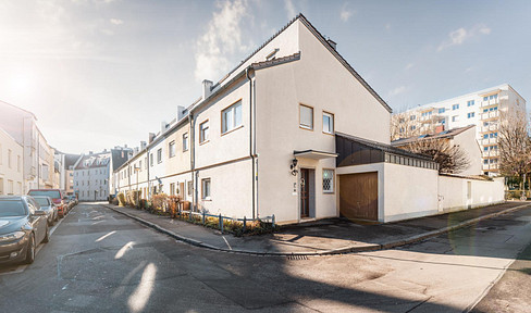 Terraced house with garden - Located in the heart of the city.