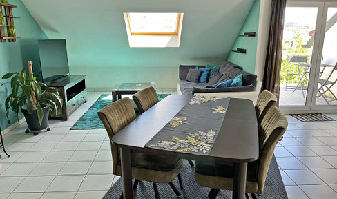 Schöne, helle 2-Zimmer-Dachgeschosswohnung mit Balkon & Stellplatz in begehrter Lage von Schwalbach